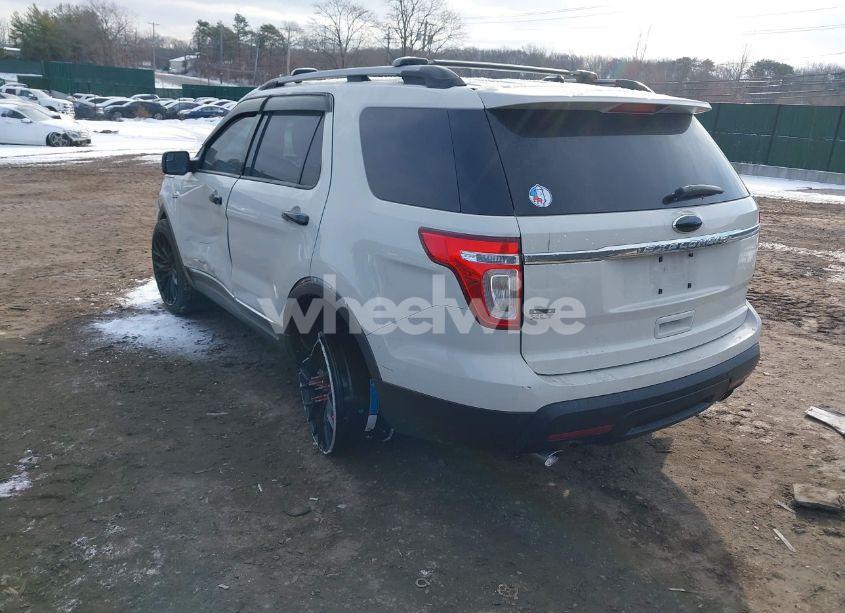 Photo 3 of 2012 Ford Explorer XLT (VIN 1FMHK7D80CGA18673)