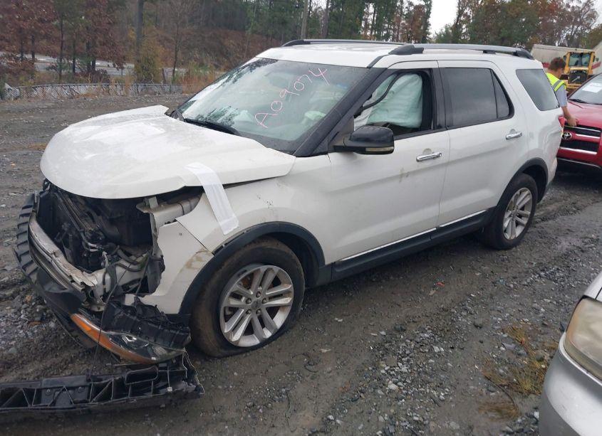 Photo 2 of 2011 Ford Explorer XLT (VIN 1FMHK7D81BGA09074)