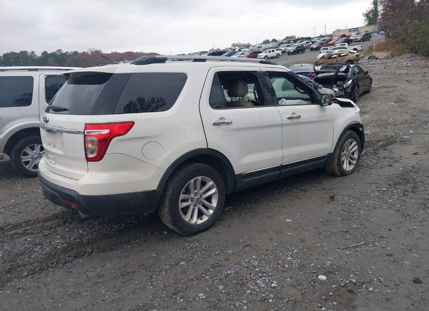 Photo 4 of 2011 Ford Explorer XLT (VIN 1FMHK7D81BGA09074)