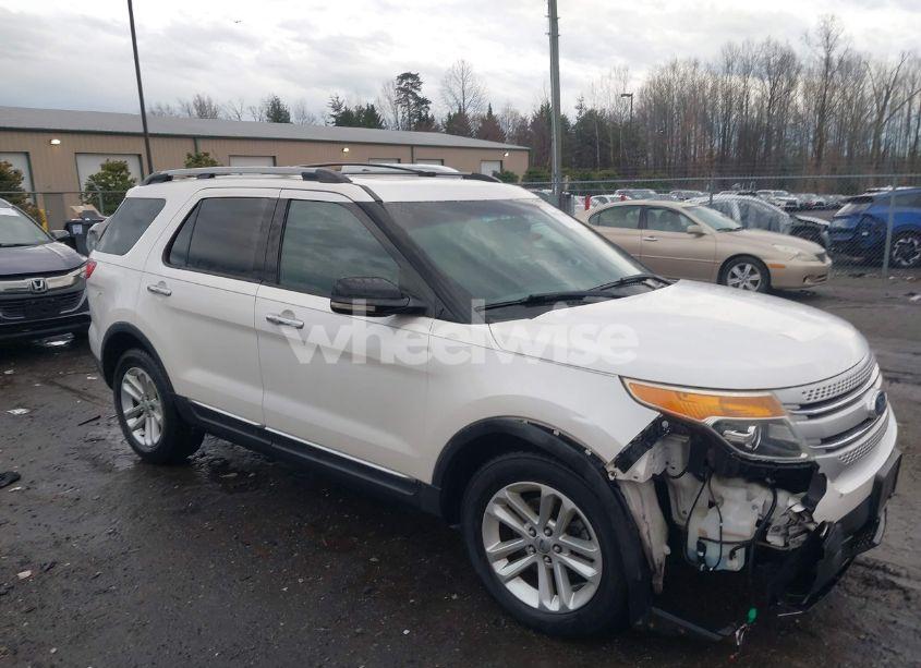 2011 Ford Explorer XLT (VIN 1FMHK7D82BGA44688) main photo