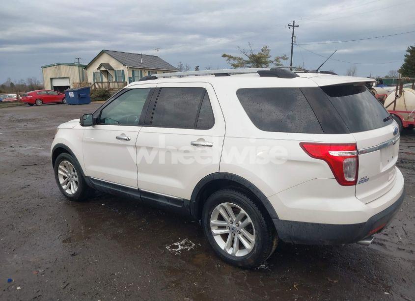 Photo 3 of 2011 Ford Explorer XLT (VIN 1FMHK7D82BGA44688)
