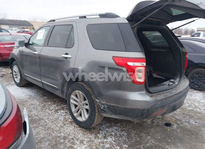 Photo 3 of 2011 Ford Explorer XLT (VIN 1FMHK7D85BGA37928)