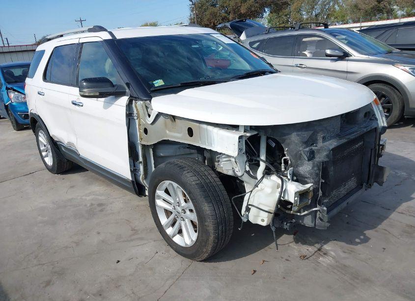 2011 Ford Explorer XLT (VIN 1FMHK7D85BGA81573) main photo