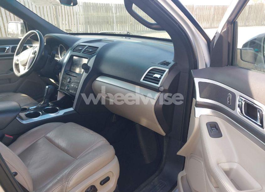 Photo 5 of 2011 Ford Explorer XLT (VIN 1FMHK7D87BGA59803)