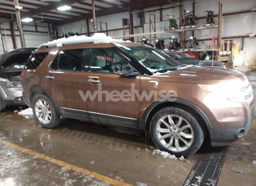 2012 Ford Explorer XLT (VIN 1FMHK7D87CGA04334) main photo