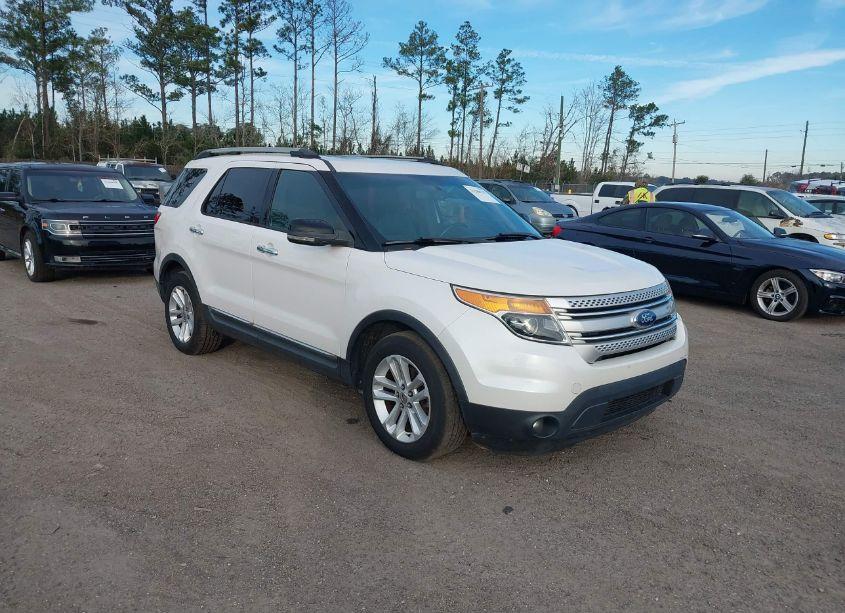 2011 Ford Explorer XLT (VIN 1FMHK7D88BGA92101) main photo