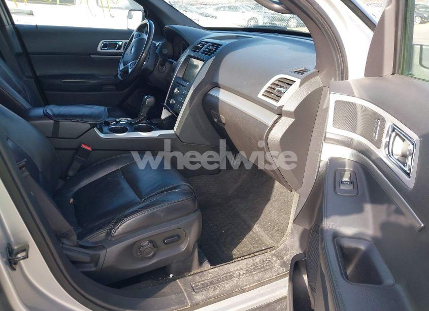 Photo 5 of 2011 Ford Explorer XLT (VIN 1FMHK8D82BGA31395)