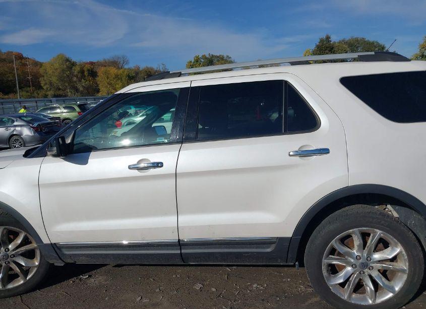 Photo 13 of 2011 Ford Explorer XLT (VIN 1FMHK8D83BGA75633)