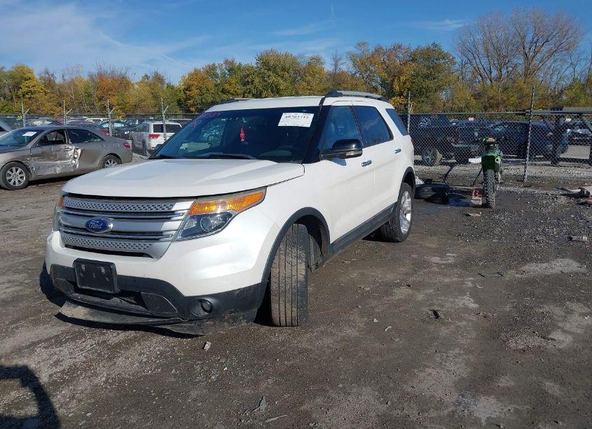 Photo 2 of 2011 Ford Explorer XLT (VIN 1FMHK8D83BGA75633)
