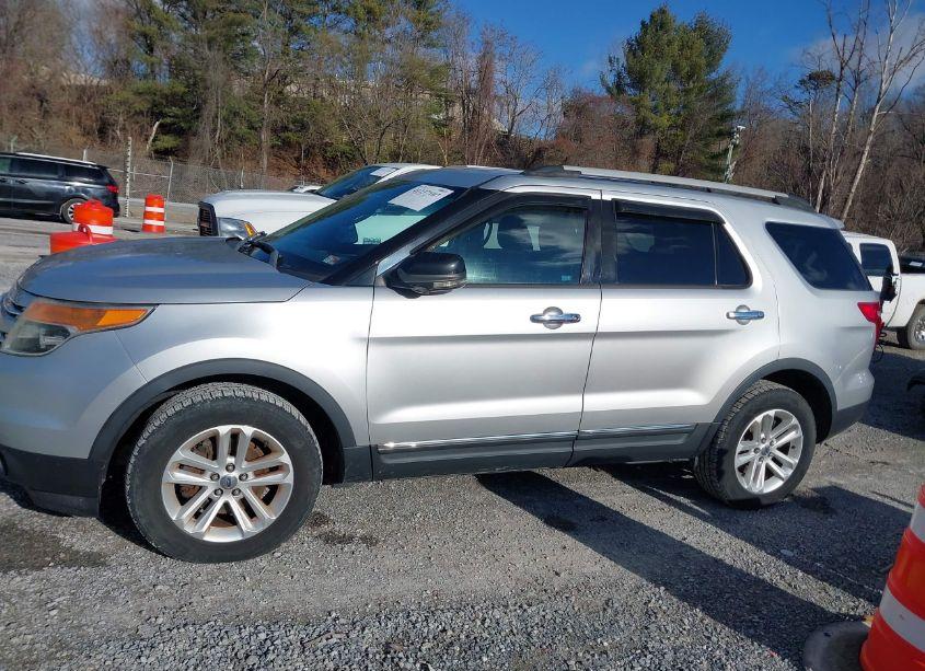 Photo 14 of 2011 Ford Explorer XLT (VIN 1FMHK8D85BGA33528)