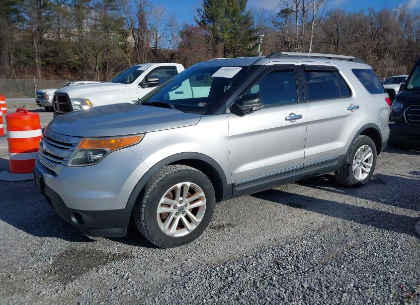 Photo 2 of 2011 Ford Explorer XLT (VIN 1FMHK8D85BGA33528)