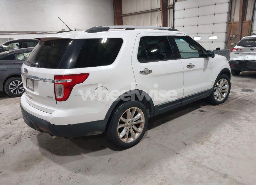 Photo 4 of 2011 Ford Explorer XLT (VIN 1FMHK8D86BGA26913)