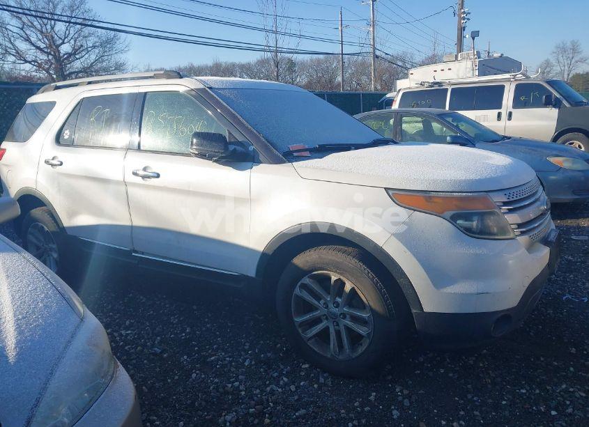 2011 Ford Explorer XLT (VIN 1FMHK8D86BGA74637) main photo