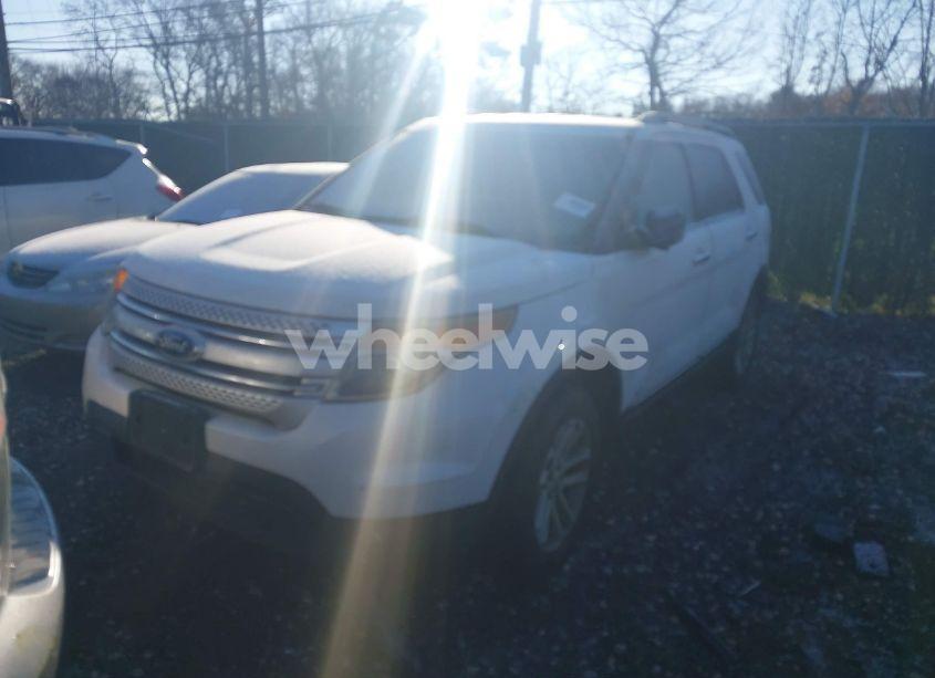 Photo 2 of 2011 Ford Explorer XLT (VIN 1FMHK8D86BGA74637)