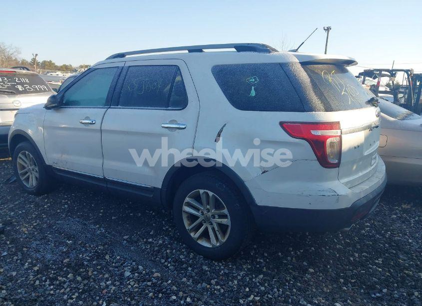 Photo 3 of 2011 Ford Explorer XLT (VIN 1FMHK8D86BGA74637)