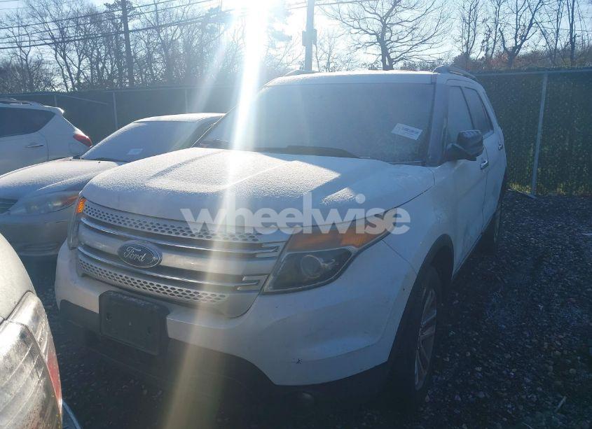 Photo 6 of 2011 Ford Explorer XLT (VIN 1FMHK8D86BGA74637)