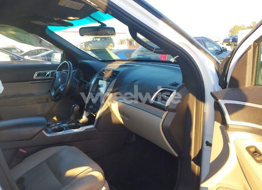 Photo 5 of 2011 Ford Explorer XLT (VIN 1FMHK8D88BGA75580)