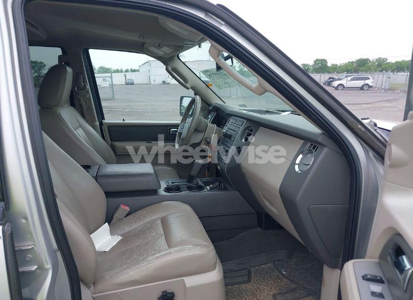 Photo 5 of 2010 Ford Expedition EL XLT (VIN 1FMJK1G54AEA87911)