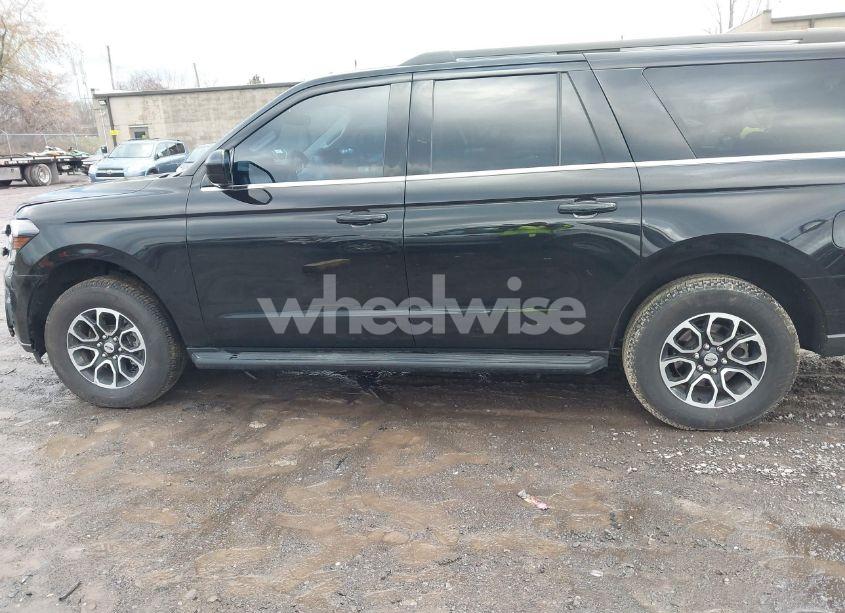 Photo 15 of 2024 Ford Expedition XLT MAX (VIN 1FMJK1H80REA23644)
