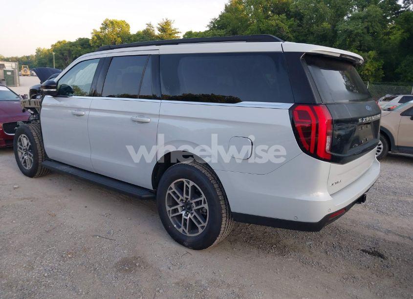 Photo 3 of 2025 Ford Expedition ACTIVE MAX (VIN 1FMJK1H81SEA12321)