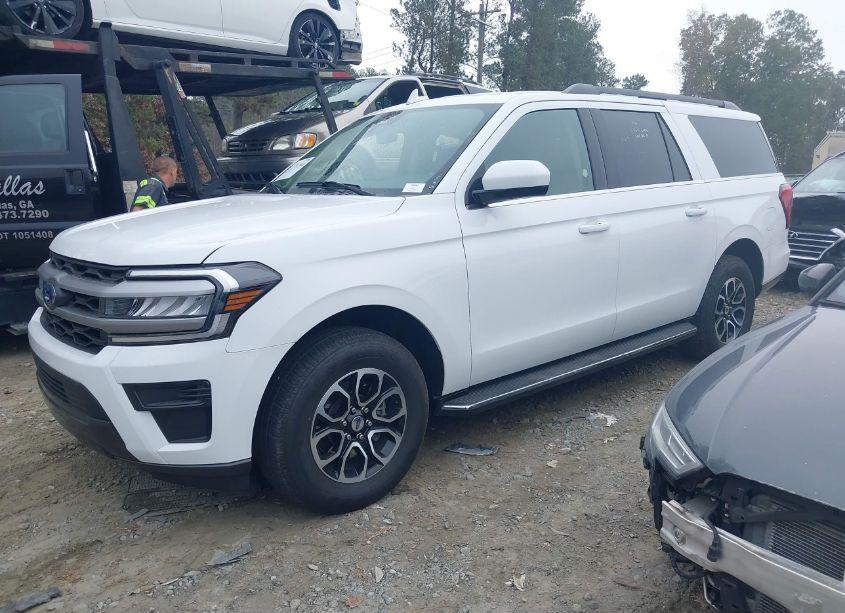 Photo 2 of 2023 Ford Expedition XLT MAX (VIN 1FMJK1H82PEA16417)