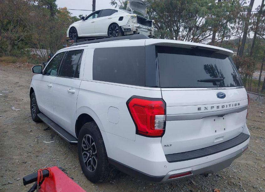 Photo 3 of 2023 Ford Expedition XLT MAX (VIN 1FMJK1H82PEA16417)
