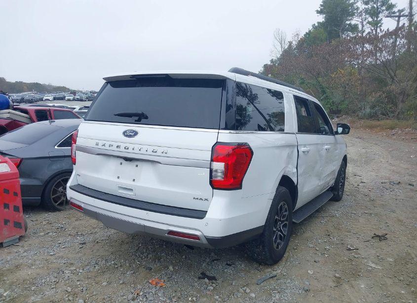 Photo 4 of 2023 Ford Expedition XLT MAX (VIN 1FMJK1H82PEA16417)
