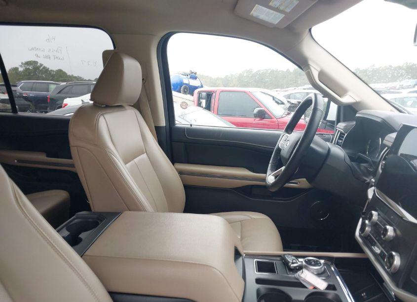 Photo 5 of 2023 Ford Expedition XLT MAX (VIN 1FMJK1H82PEA16417)