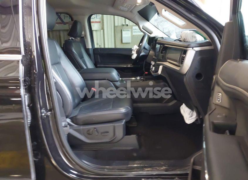 Photo 5 of 2024 Ford Expedition XLT MAX (VIN 1FMJK1H82REA79083)