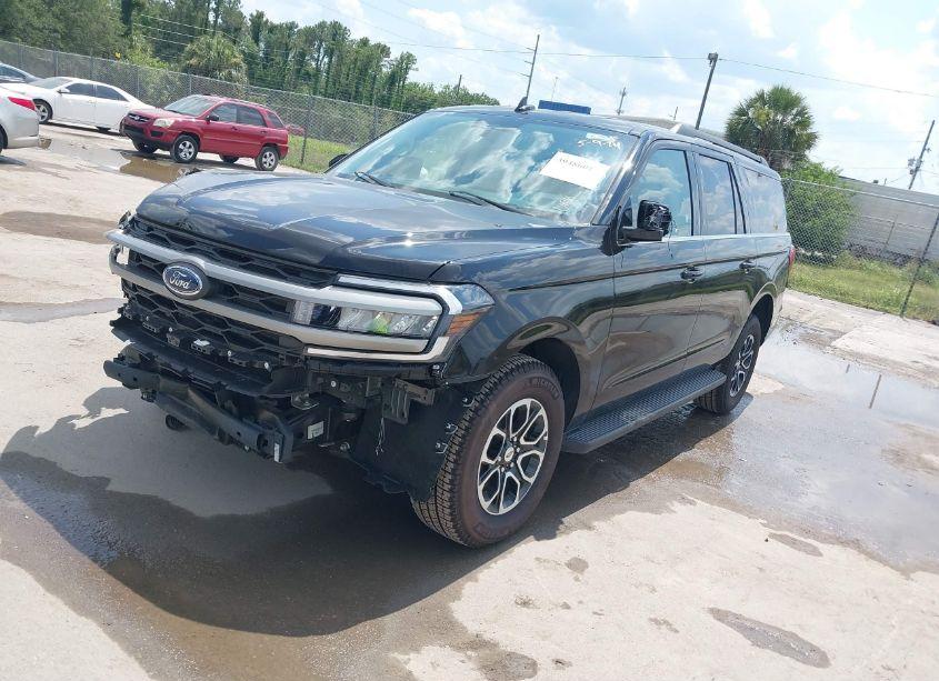 Photo 2 of 2024 Ford Expedition XLT MAX (VIN 1FMJK1H83REA42799)