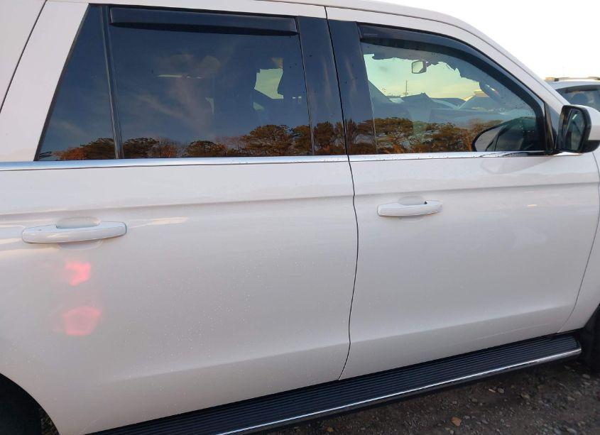 Photo 13 of 2023 Ford Expedition XLT MAX (VIN 1FMJK1H84PEA62086)