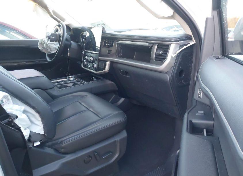 Photo 5 of 2023 Ford Expedition XLT MAX (VIN 1FMJK1H84PEA62086)