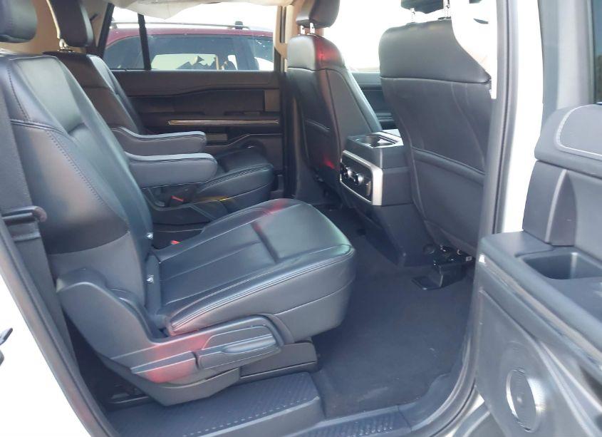 Photo 8 of 2023 Ford Expedition XLT MAX (VIN 1FMJK1H84PEA62086)