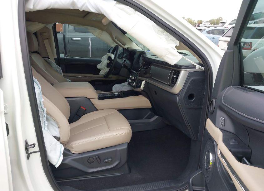 Photo 5 of 2024 Ford Expedition XLT MAX (VIN 1FMJK1H84REA17202)