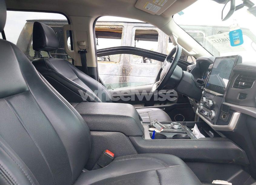 Photo 5 of 2023 Ford Expedition XLT MAX (VIN 1FMJK1H85PEA03807)