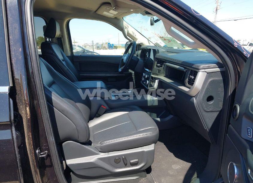 Photo 5 of 2024 Ford Expedition XLT MAX (VIN 1FMJK1H85REA62813)