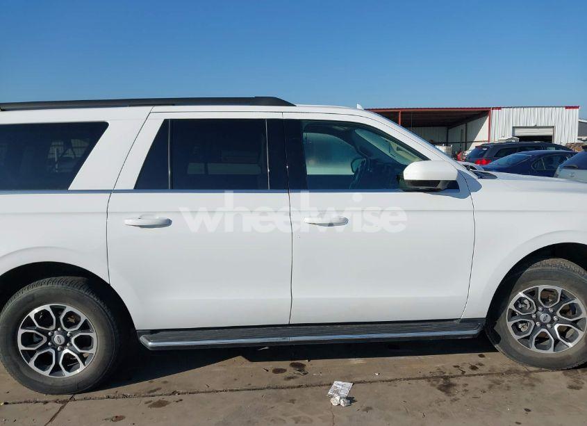 Photo 13 of 2023 Ford Expedition XLT MAX (VIN 1FMJK1H86PEA03833)