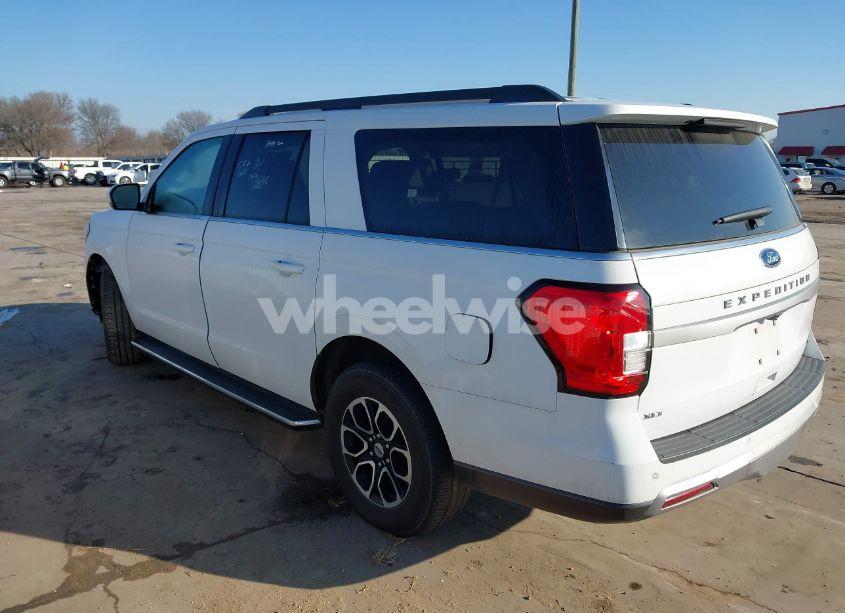 Photo 3 of 2023 Ford Expedition XLT MAX (VIN 1FMJK1H86PEA03833)