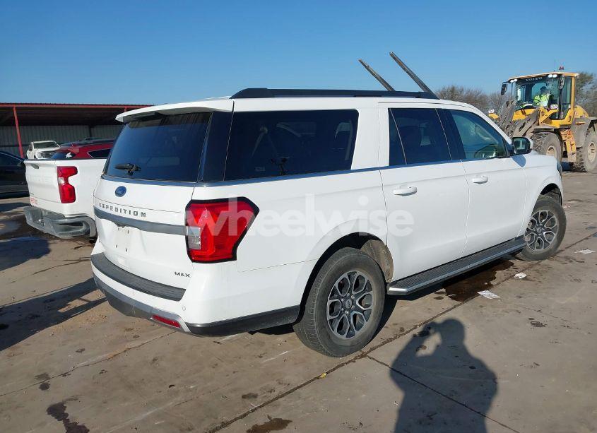 Photo 4 of 2023 Ford Expedition XLT MAX (VIN 1FMJK1H86PEA03833)