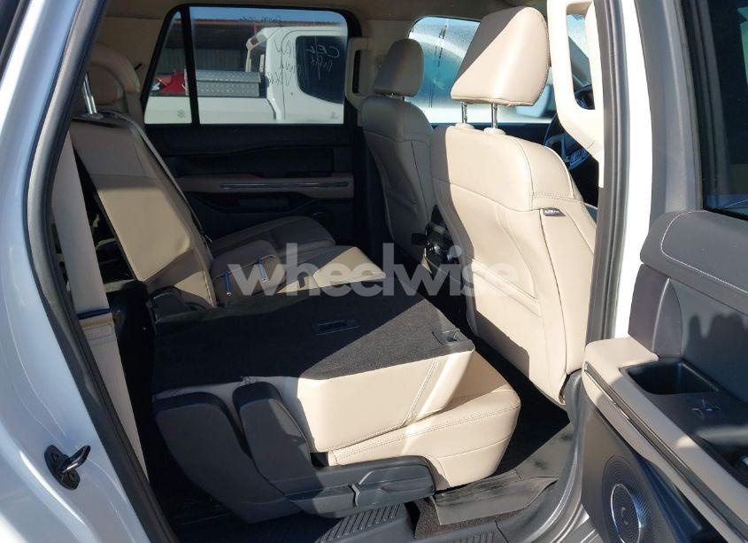 Photo 8 of 2023 Ford Expedition XLT MAX (VIN 1FMJK1H86PEA03833)