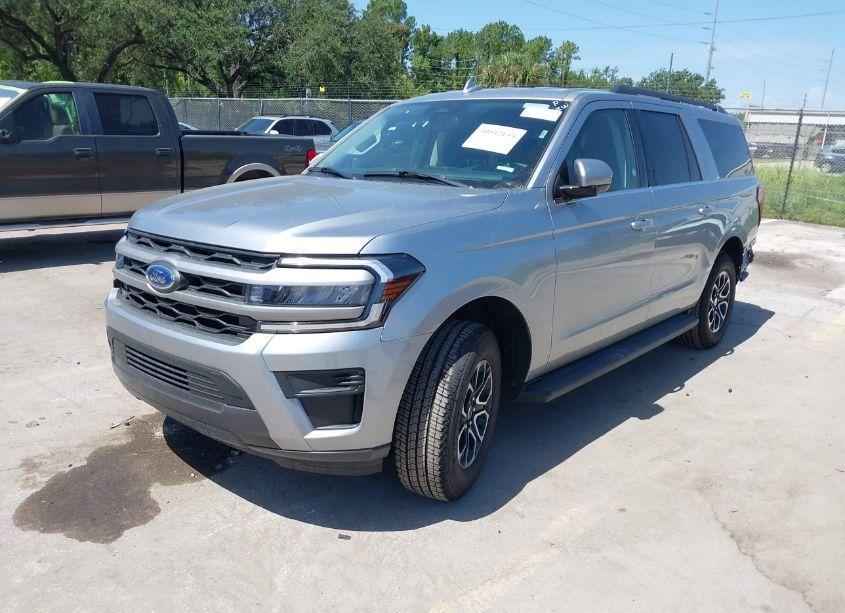 Photo 2 of 2024 Ford Expedition XLT MAX (VIN 1FMJK1H87REA27335)