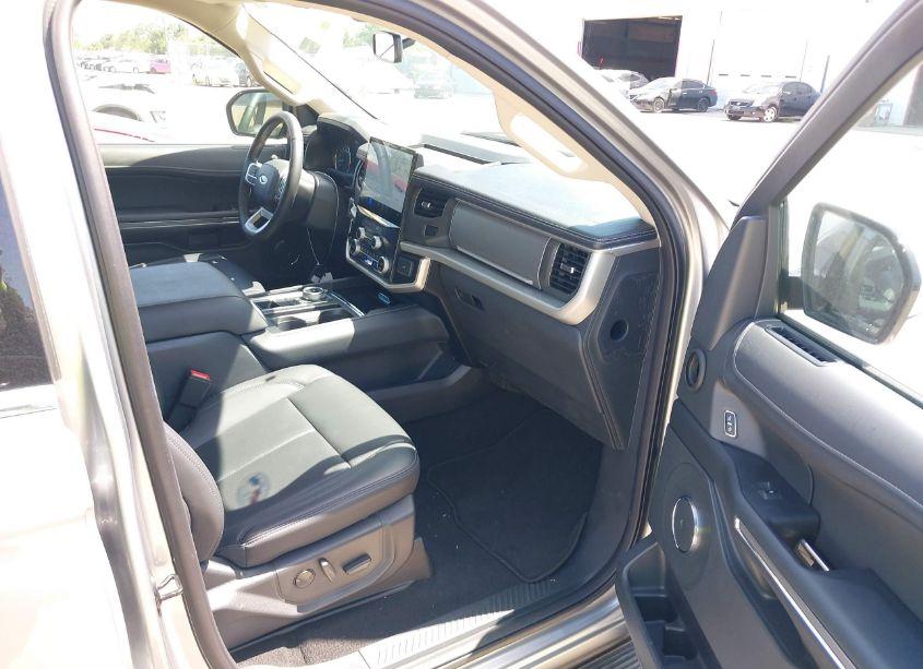Photo 5 of 2024 Ford Expedition XLT MAX (VIN 1FMJK1H87REA27335)