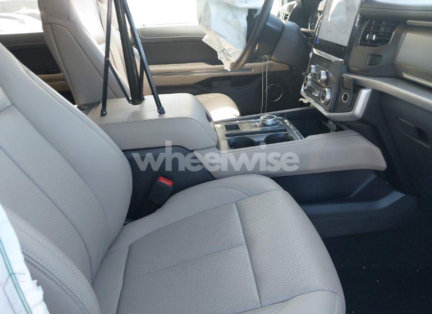 Photo 5 of 2024 Ford Expedition XLT MAX (VIN 1FMJK1H87REA31577)