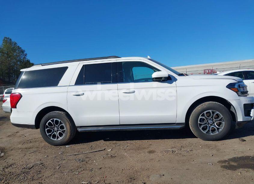 Photo 13 of 2023 Ford Expedition XLT MAX (VIN 1FMJK1H88PEA03834)