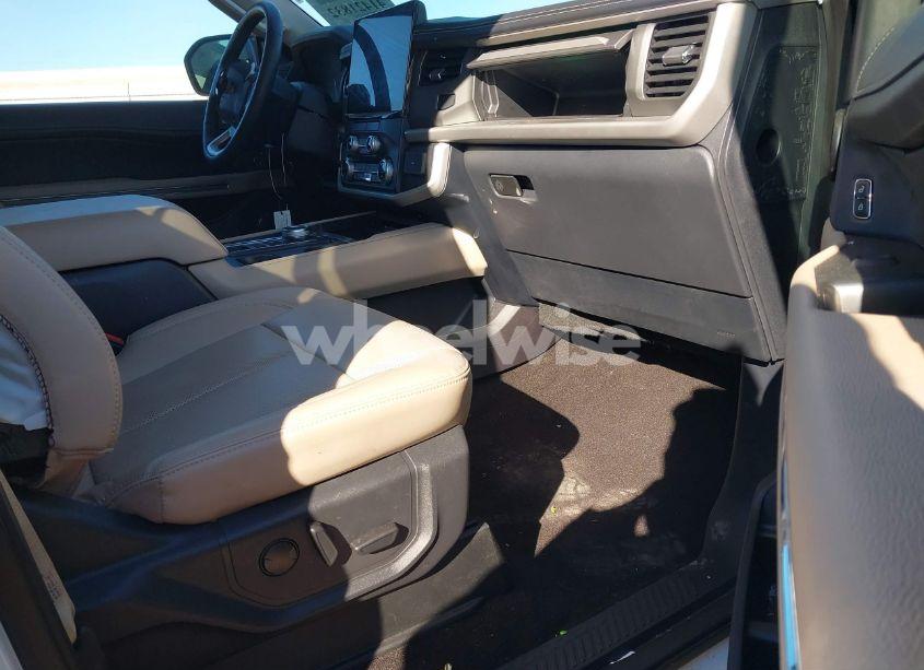 Photo 5 of 2023 Ford Expedition XLT MAX (VIN 1FMJK1H88PEA03834)