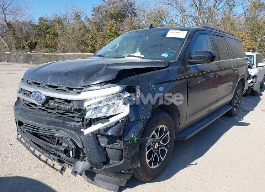 Photo 2 of 2024 Ford Expedition XLT MAX (VIN 1FMJK1H88REA31328)