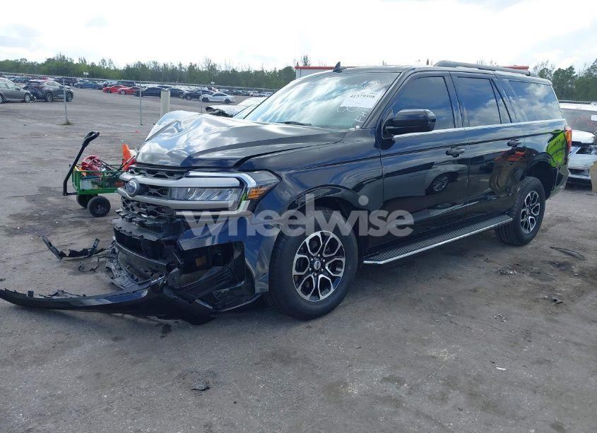 Photo 2 of 2023 Ford Expedition XLT MAX (VIN 1FMJK1H89PEA28645)