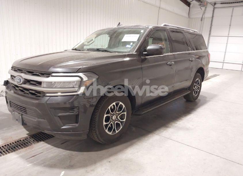 Photo 2 of 2024 Ford Expedition XLT MAX (VIN 1FMJK1H89REA50194)