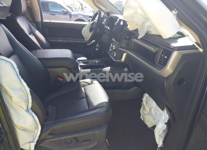 Photo 5 of 2024 Ford Expedition XLT MAX (VIN 1FMJK1H89REA68582)