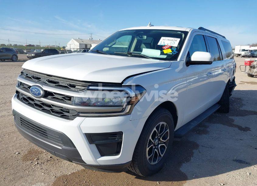 Photo 2 of 2024 Ford Expedition XLT MAX (VIN 1FMJK1H8XREA38197)